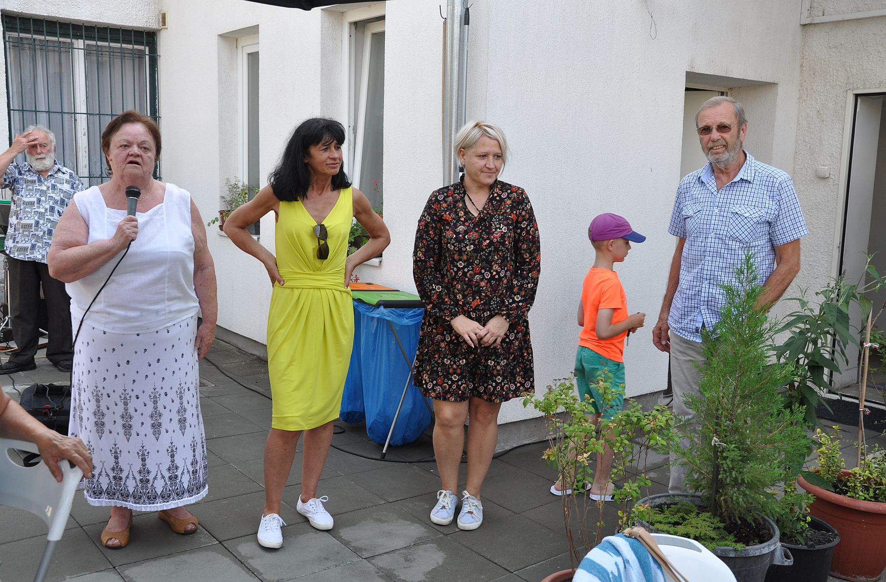 Az Öreghegyi Nyugdíjas Klub félévzáró kerti partija